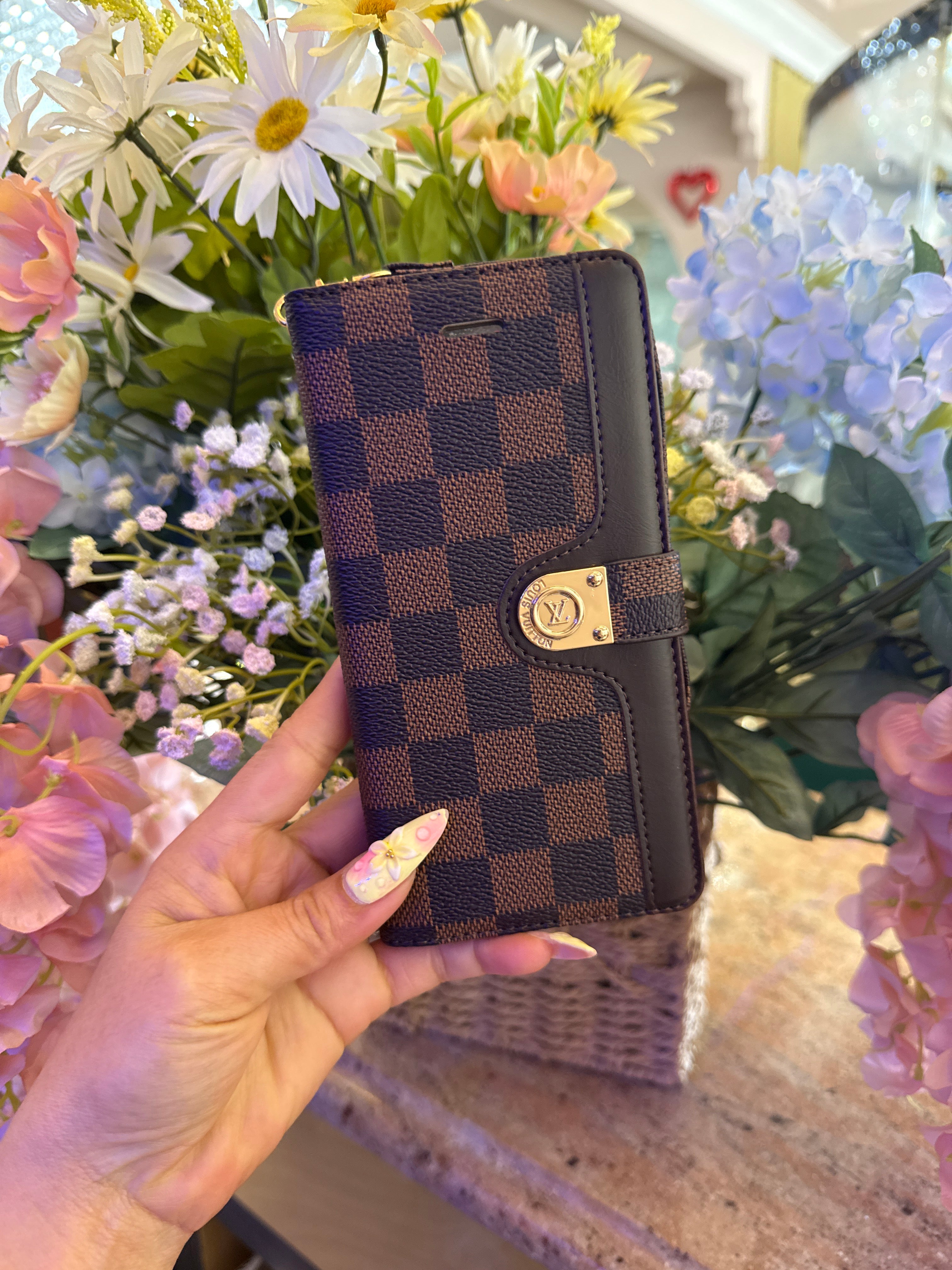 Lv Luxury Monogram Folio Wallet Case with Gold Clasp & Wristlet Attachment for iPhone cases