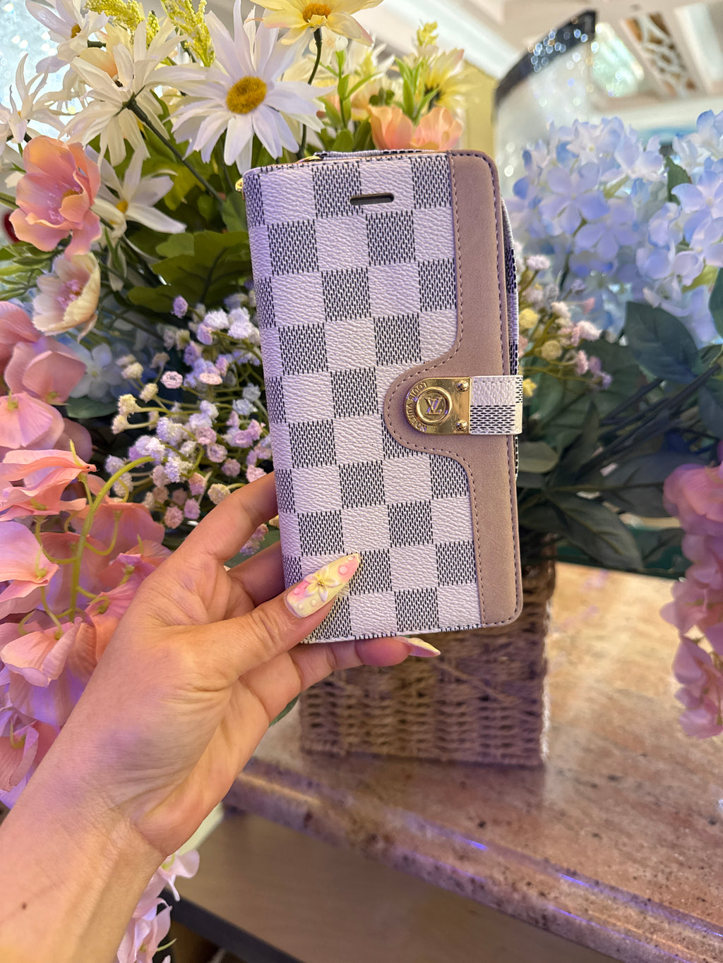 Lv Luxury Monogram Folio Wallet Case with Gold Clasp & Wristlet Attachment for iPhone cases