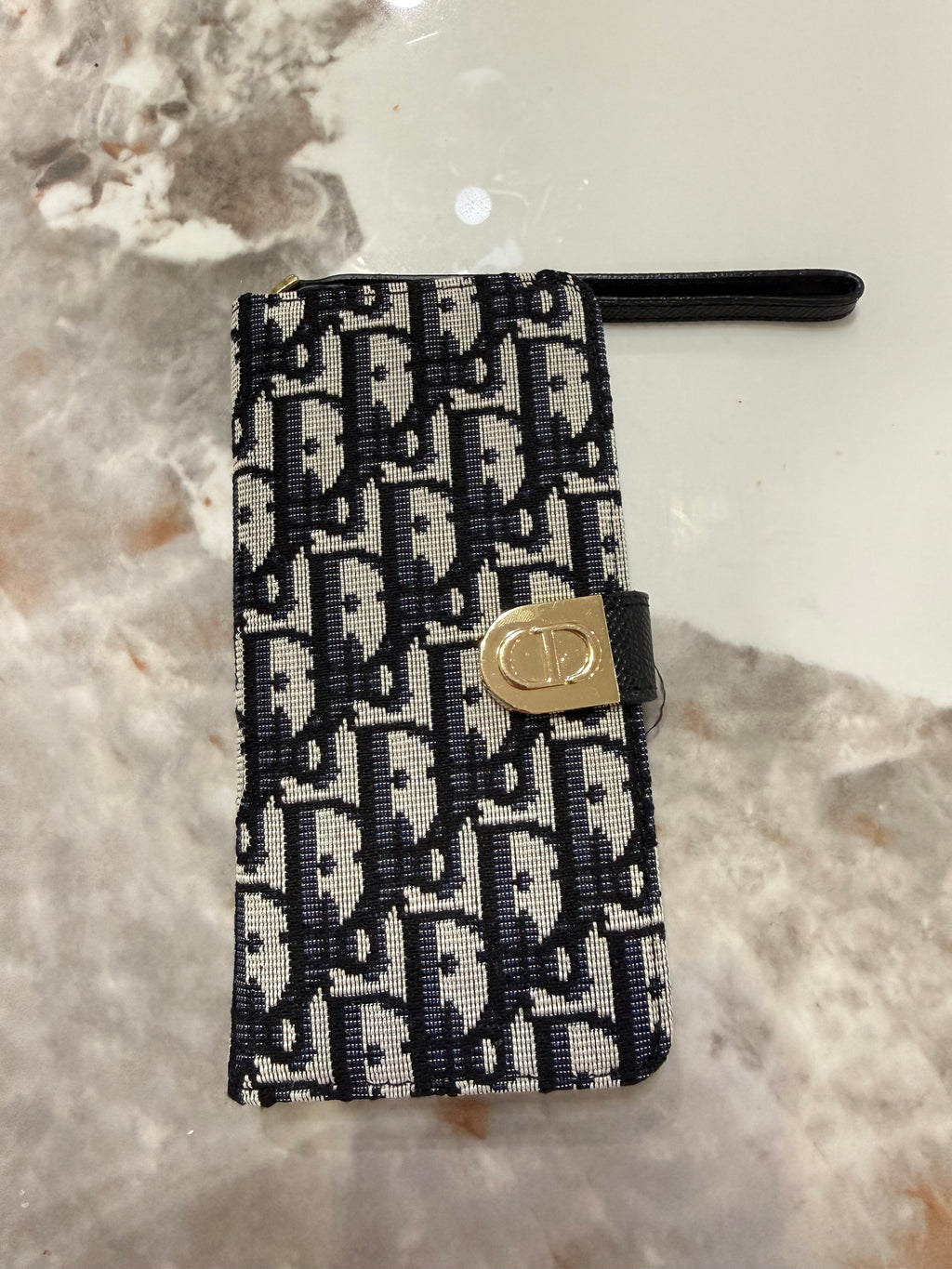 Dr universal phone cases can fit both iPhone ,Samsung and other phones