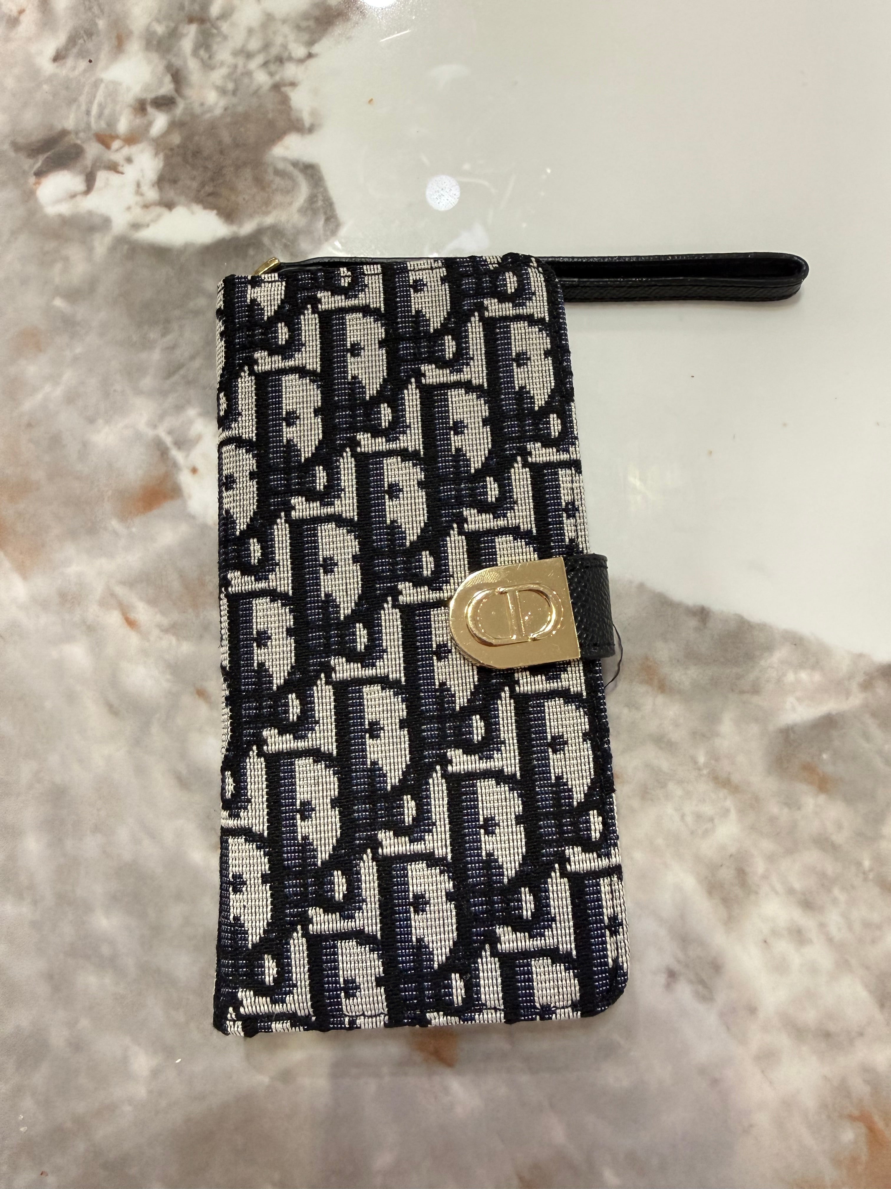 Dr universal phone cases can fit both iPhone ,Samsung and other phones