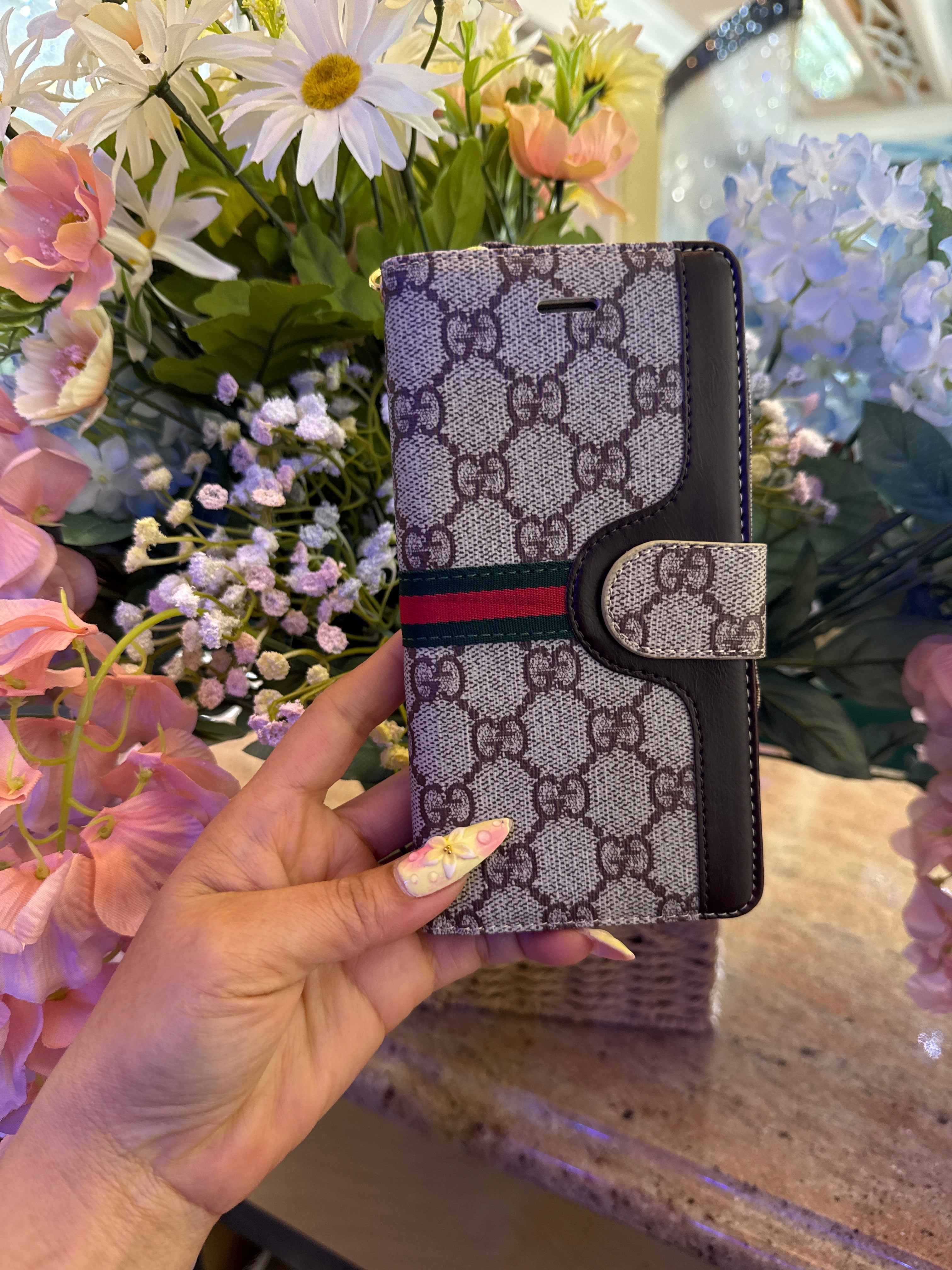 Lv Luxury Monogram Folio Wallet Case with Gold Clasp & Wristlet Attachment for iPhone cases