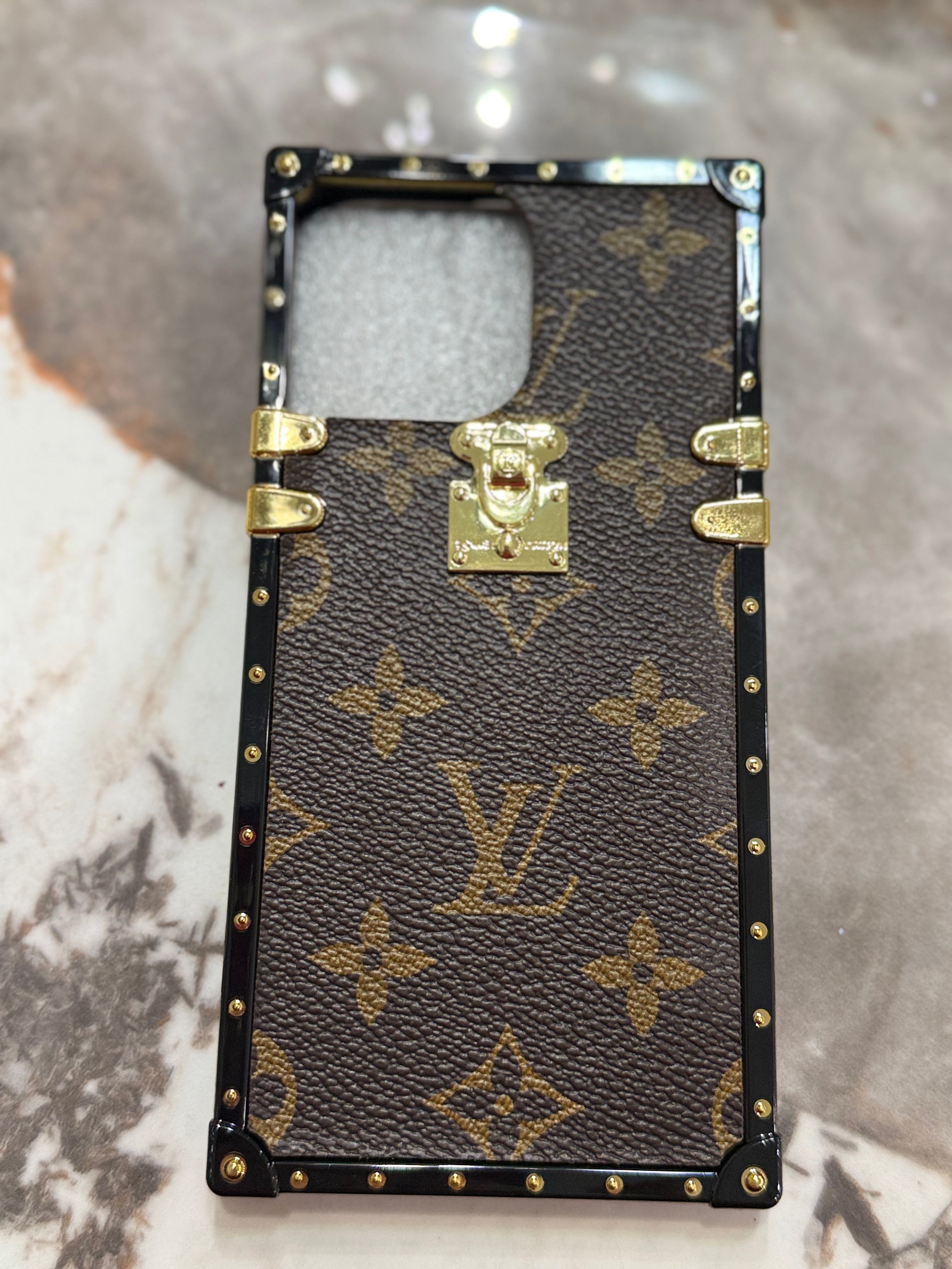 Lv Classic Monogram Trunk Case – Vintage Heritage Meets Modern Tech for iPhone 13 Pro Max