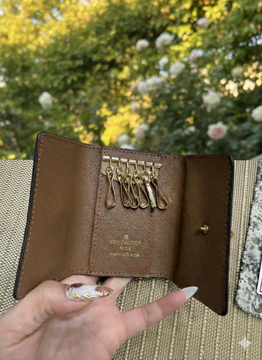 Lv Damier Ebene 6-Key Holder